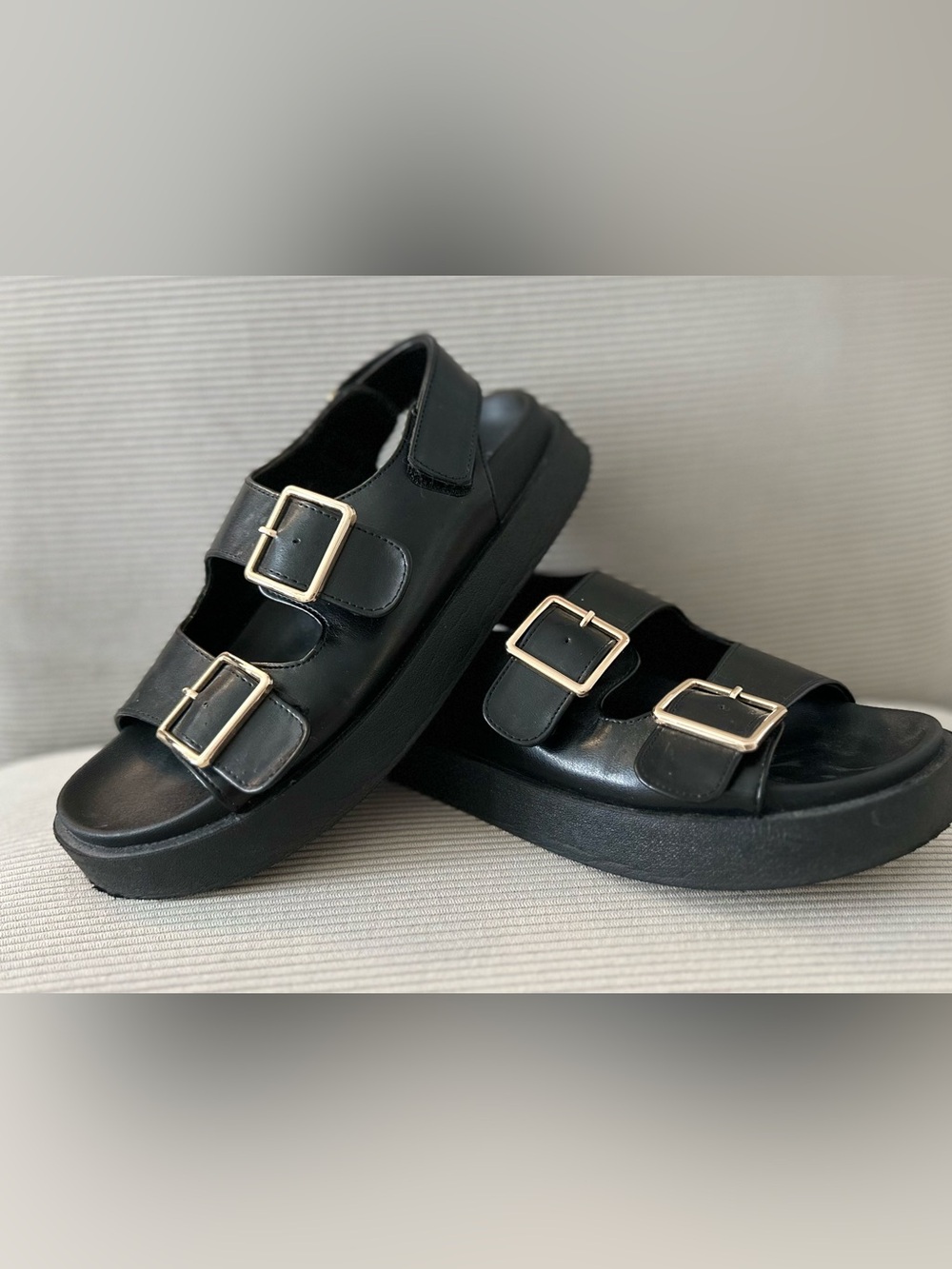 Women’s Chunky Black/gold Buckle Strap Sandals from Old Navy size 7